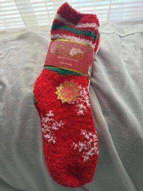 Holiday Fuzzy Cozy Socks - Red, White & Green. Size 9-11
